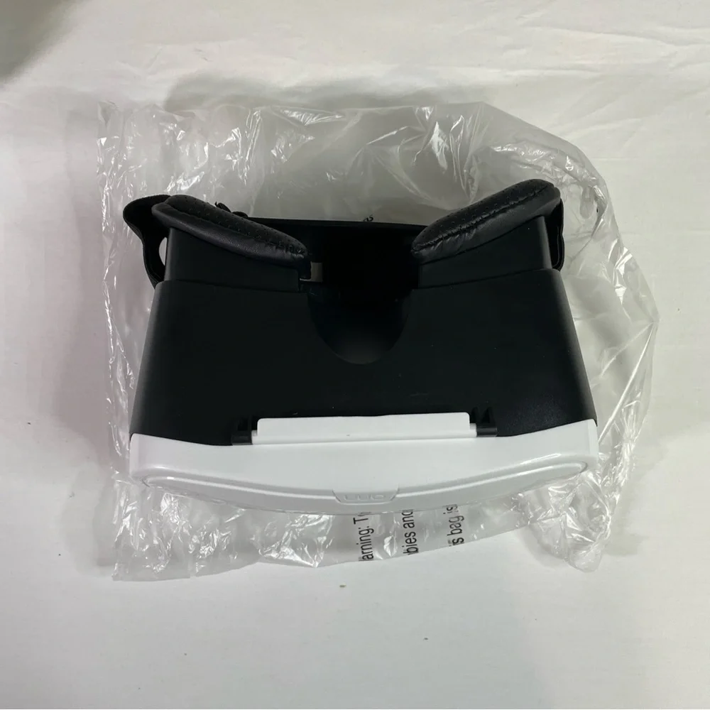 ONN White Virtual Reality VR Smartphone Headset for Apple or Android. New.